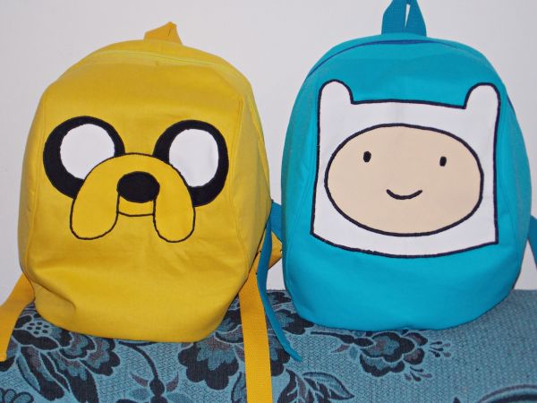 Par de mochilas Finn e jake